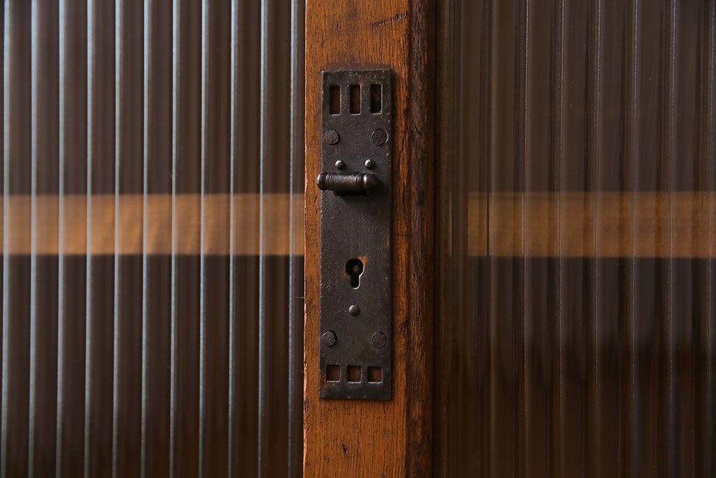 レトロ家具　昭和初期　モールガラス　味わい深いレトロな佇まいの重ね戸棚(収納棚)