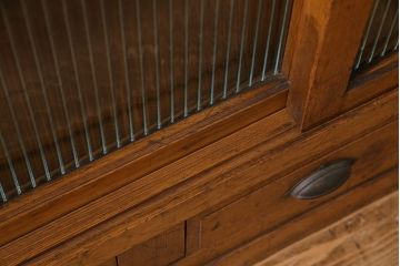 レトロ家具　昭和初期　モールガラス　味わい深いレトロな佇まいの重ね戸棚(収納棚)