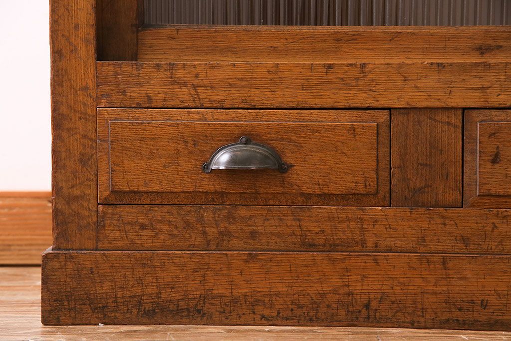 レトロ家具　昭和初期　モールガラス　味わい深いレトロな佇まいの重ね戸棚(収納棚)