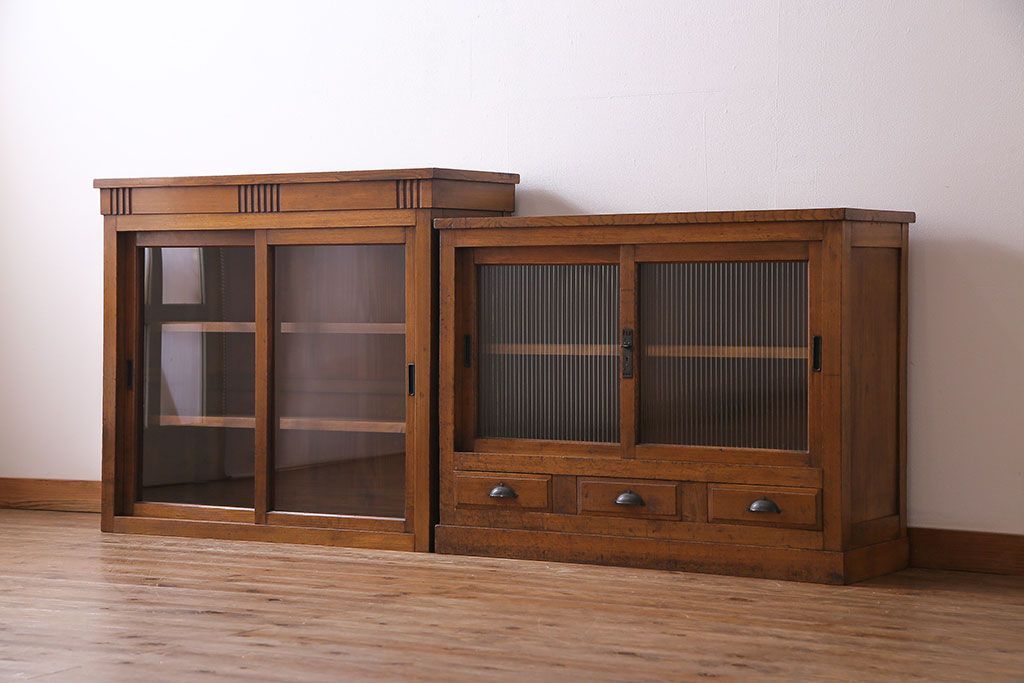 レトロ家具　昭和初期　モールガラス　味わい深いレトロな佇まいの重ね戸棚(収納棚)