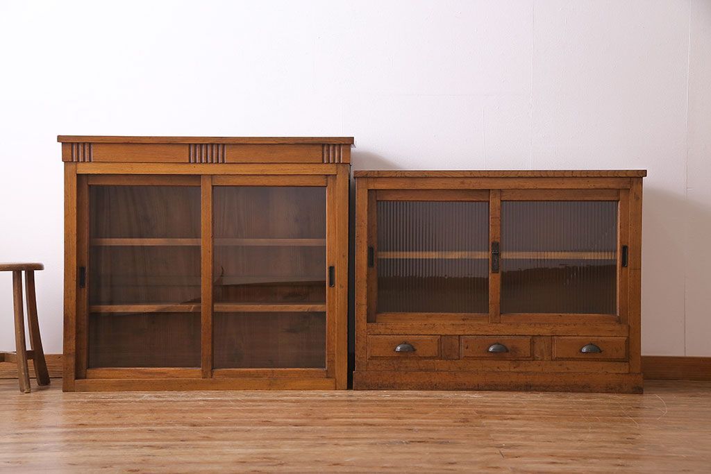 レトロ家具　昭和初期　モールガラス　味わい深いレトロな佇まいの重ね戸棚(収納棚)
