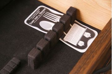 中古　DREXEL HERITAGE(ドレクセルヘリテイジ)　Touraine(ツーレイン)　チャイナキャビネット(食器棚、飾り棚)(定価約92万円)