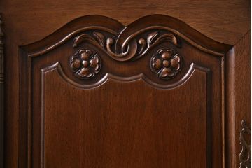 中古　DREXEL HERITAGE(ドレクセルヘリテイジ)　Touraine(ツーレイン)　チャイナキャビネット(食器棚、飾り棚)(定価約92万円)