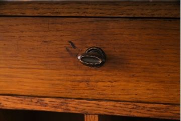 アンティーク家具　イギリスアンティーク　ステンドグラス　品格ある佇まいが魅力の大型ブックケース付きビューロー(簿記机、チェスト)