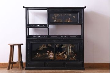 ビンテージ家具　ビンテージ　伝統工芸　螺鈿と蒔絵が目を惹く高級感あふれる飾り棚(茶棚)