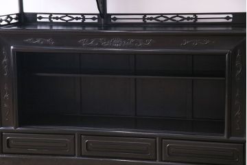 ビンテージ家具　ビンテージ　伝統工芸　螺鈿と蒔絵が目を惹く高級感あふれる飾り棚(茶棚)