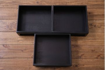 ビンテージ家具　ビンテージ　伝統工芸　螺鈿と蒔絵が目を惹く高級感あふれる飾り棚(茶棚)