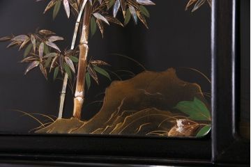 ビンテージ家具　ビンテージ　伝統工芸　螺鈿と蒔絵が目を惹く高級感あふれる飾り棚(茶棚)