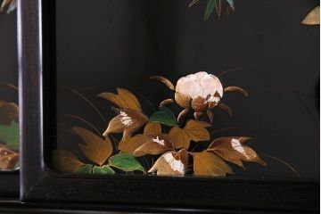 ビンテージ家具　ビンテージ　伝統工芸　螺鈿と蒔絵が目を惹く高級感あふれる飾り棚(茶棚)
