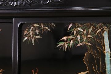 ビンテージ家具　ビンテージ　伝統工芸　螺鈿と蒔絵が目を惹く高級感あふれる飾り棚(茶棚)