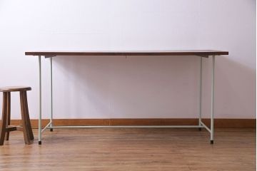 ヒノキ無垢材　ペイント家具　シンプルなデザインの鉄脚テーブル(ダイニングテーブル)(2)