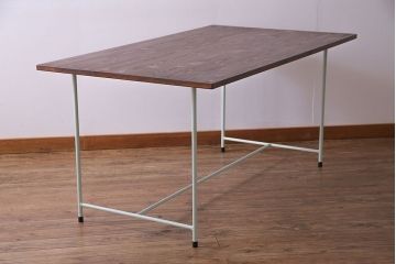 ヒノキ無垢材　ペイント家具　シンプルなデザインの鉄脚テーブル(ダイニングテーブル)(2)