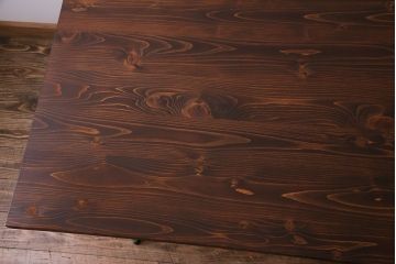 ヒノキ無垢材　ペイント家具　シンプルなデザインの鉄脚テーブル(ダイニングテーブル)(2)