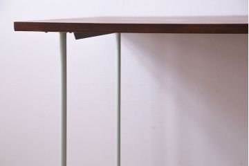 ヒノキ無垢材　ペイント家具　シンプルなデザインの鉄脚テーブル(ダイニングテーブル)(2)