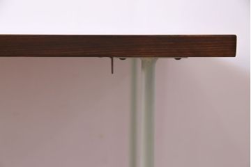 ヒノキ無垢材　ペイント家具　シンプルなデザインの鉄脚テーブル(ダイニングテーブル)(2)