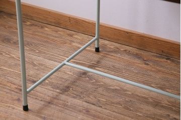 ヒノキ無垢材　ペイント家具　シンプルなデザインの鉄脚テーブル(ダイニングテーブル)(2)