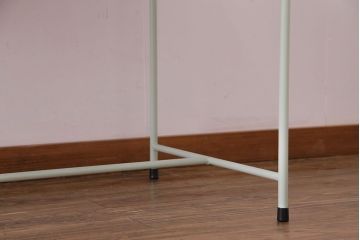 ヒノキ無垢材　ペイント家具　シンプルなデザインの鉄脚テーブル(ダイニングテーブル)(2)