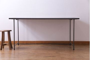 オリジナル　濃い色合いが落ち着いた雰囲気の鉄脚テーブル(ダイニングテーブル、作業台、4人掛け、6人掛け、食卓)(R-029870)(2)