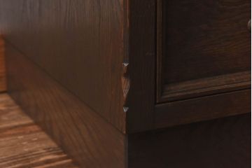 ビンテージ　神戸洋家具　永田良介商店製　落ち着いた深い色合いの戸棚(食器棚、収納棚、本箱)