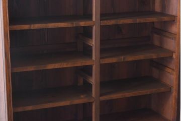アンティーク家具　和製アンティーク　栗材製　堂々とした佇まいが魅力のガラス戸棚(ガラスケース、収納棚)