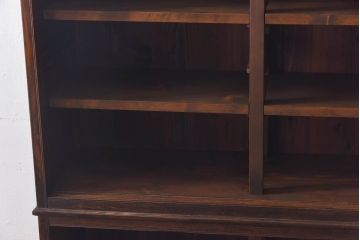 アンティーク家具　和製アンティーク　栗材製　堂々とした佇まいが魅力のガラス戸棚(ガラスケース、収納棚)