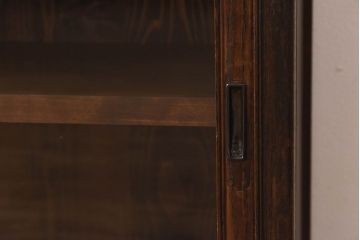 アンティーク家具　和製アンティーク　栗材製　堂々とした佇まいが魅力のガラス戸棚(ガラスケース、収納棚)