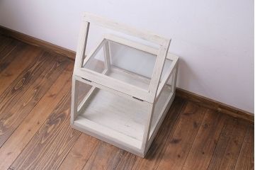 ペイント家具　小振りなサイズが可愛らしいガラスケース(ディスプレイケース)