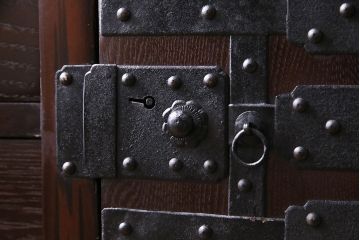 アンティーク家具　ジャンク品　明治期　渋い味わいが楽しめる三国帳場箪笥(時代箪笥、和タンス)