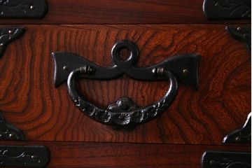 中古　岩谷堂箪笥　桐紋様　かくし付き　No.886　階段タンス5段(階段箪笥、和タンス)(定価約72万円)