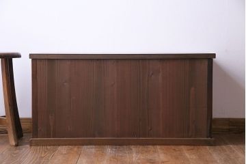レトロ家具　昭和レトロ　ナラ材　モールガラスが可愛らしいローボード(戸棚、収納棚)