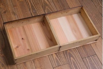 レトロ家具　昭和レトロ　栓材　花のようなカットが愛らしいオリジナルガラス入り戸棚(収納棚、ローボード)