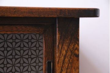 レトロ家具　昭和レトロ　栓材　花のようなカットが愛らしいオリジナルガラス入り戸棚(収納棚、ローボード)