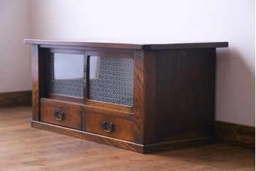 レトロ家具　昭和レトロ　栓材　花のようなカットが愛らしいオリジナルガラス入り戸棚(収納棚、ローボード)(1)