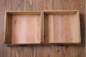 レトロ家具　昭和レトロ　栓材　花のようなカットが愛らしいオリジナルガラス入り戸棚(収納棚、ローボード)(1)