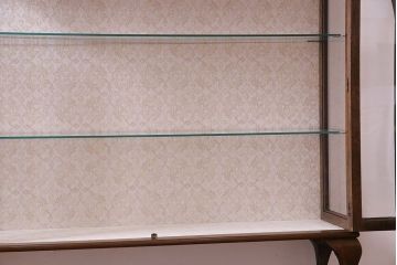 アンティーク家具　イギリスアンティーク　上品な雰囲気漂う猫脚のガラスケース(飾り棚、陳列棚、ショーケース)