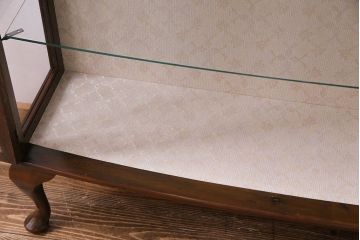 アンティーク家具　イギリスアンティーク　上品な雰囲気漂う猫脚のガラスケース(飾り棚、陳列棚、ショーケース)