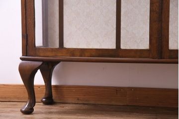 アンティーク家具　イギリスアンティーク　上品な雰囲気漂う猫脚のガラスケース(飾り棚、陳列棚、ショーケース)