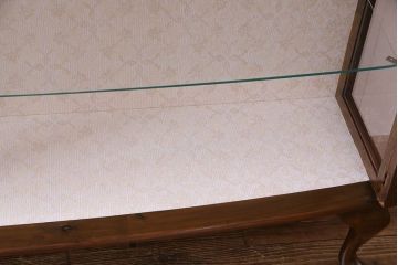 アンティーク家具　イギリスアンティーク　上品な雰囲気漂う猫脚のガラスケース(飾り棚、陳列棚、ショーケース)