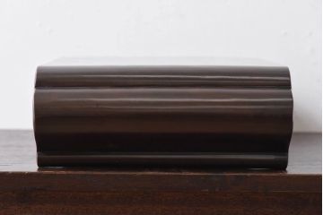 アンティーク雑貨　和製アンティーク　艶やかな質感が魅力的なくり抜きの花台(飾り台)