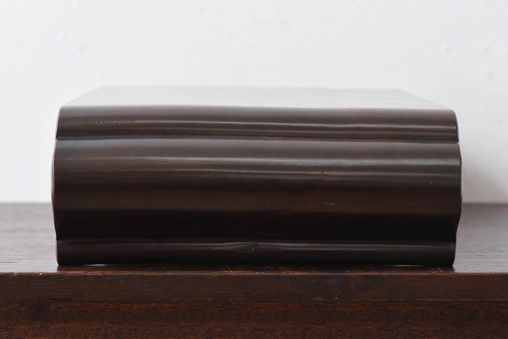 アンティーク雑貨　和製アンティーク　艶やかな質感が魅力的なくり抜きの花台(飾り台)