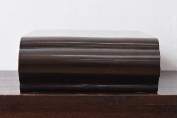 アンティーク雑貨　和製アンティーク　艶やかな質感が魅力的なくり抜きの花台(飾り台)