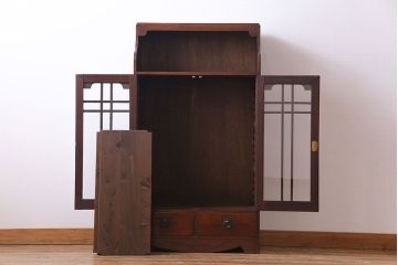 アンティーク家具　和モダン　褐色の色合いと意匠が魅力のブックケース(本箱、飾り棚)