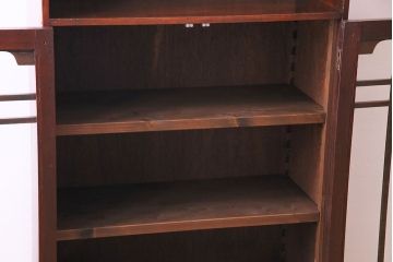 アンティーク家具　和モダン　褐色の色合いと意匠が魅力のブックケース(本箱、飾り棚)