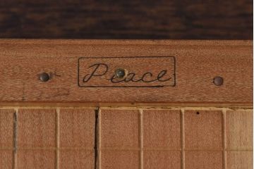 アンティーク雑貨　昭和レトロ　peace　古い質感が味わい深いペーパーカッター(裁断機)