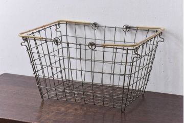 アンティーク雑貨　昭和レトロ　素朴さの漂う古いワイヤーバスケット(カゴ)