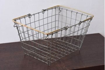 アンティーク雑貨　昭和レトロ　素朴さの漂う古いワイヤーバスケット(カゴ)