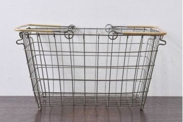 アンティーク雑貨　昭和レトロ　素朴さの漂う古いワイヤーバスケット(カゴ)