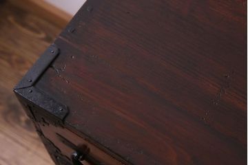 アンティーク家具　和製アンティーク　前面ケヤキ材使用　立体感のある金具の姫箪笥(時代箪笥)