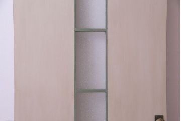 レトロ　シャビーな雰囲気のおしゃれなペイントドア(扉)