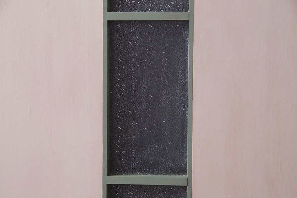 レトロ　シャビーな雰囲気のおしゃれなペイントドア(扉)